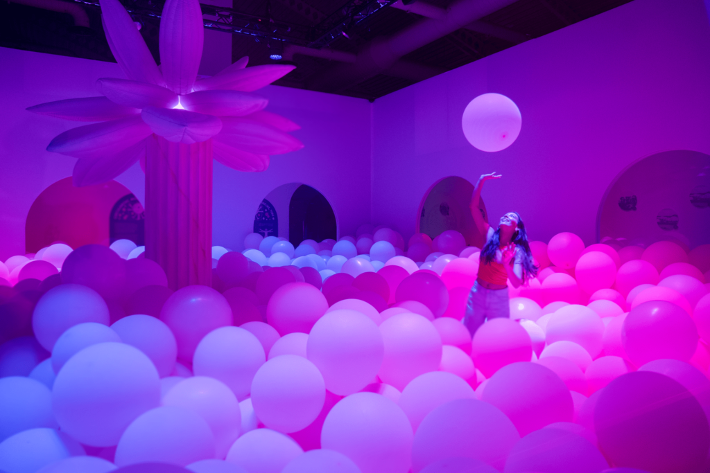 Bubble Ocean Room at Bubble Planet London featuring soothing bubble effects and calming ocean vibes