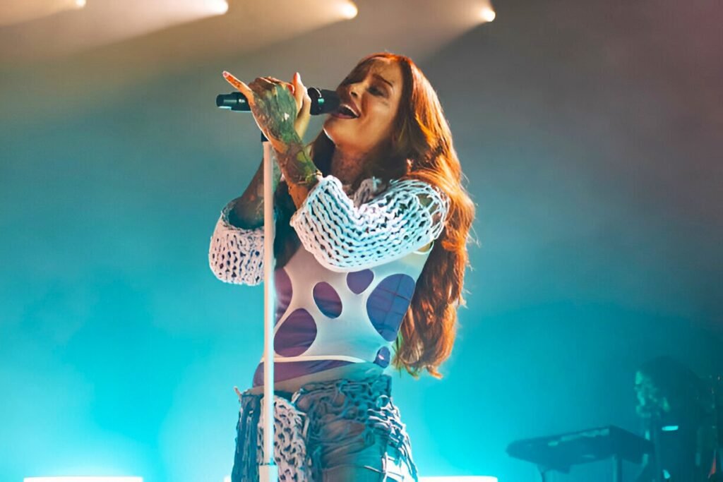 Kehlani performing live at her CRASH World Tour 2025 in the UK - HouseToMotive