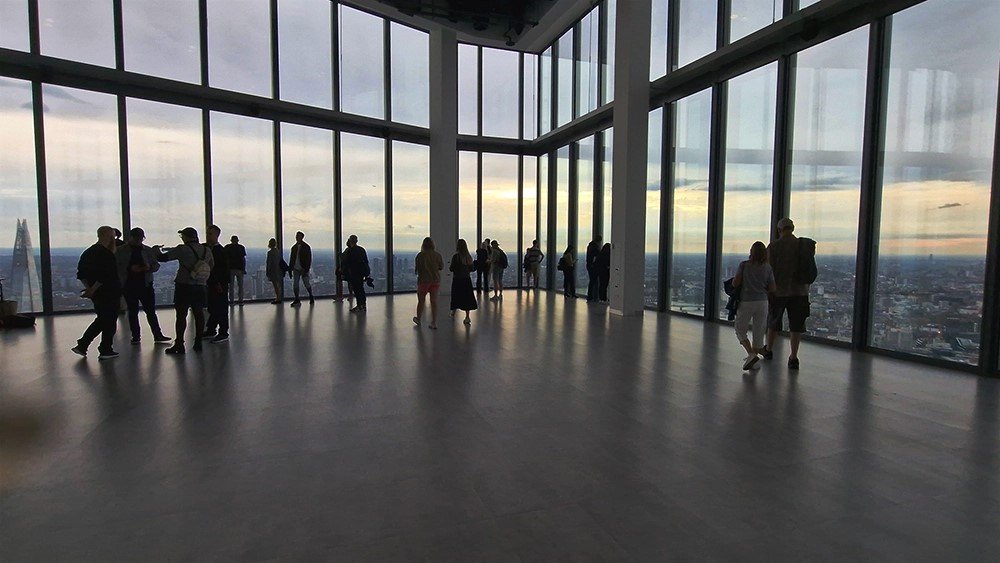 Horizon 22 rooftop with a high-angle view of London’s skyline View from Horizon 22, the highest free rooftop in London, overlooking the city | HouseToMotive | Things To Do In London