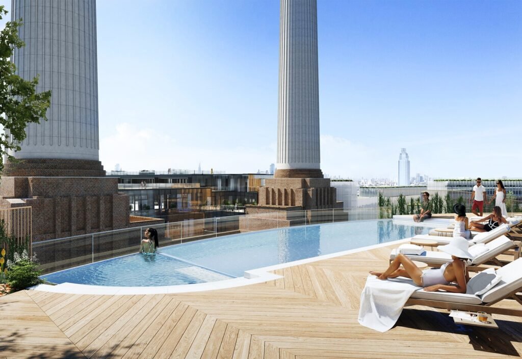 Rooftop infinity pool at JOIA, overlooking London’s skyline