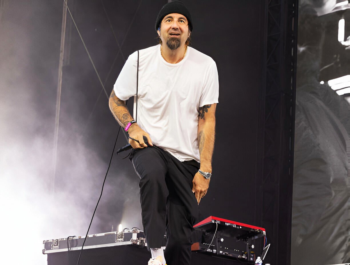 Experience Deftones live in London on June 29, 2025, with special guests Weezer and High Vis at Crystal Palace Park Deftones performing live on stage with stunning lights and an energetic crowd at Crystal Palace Park, London 2025.