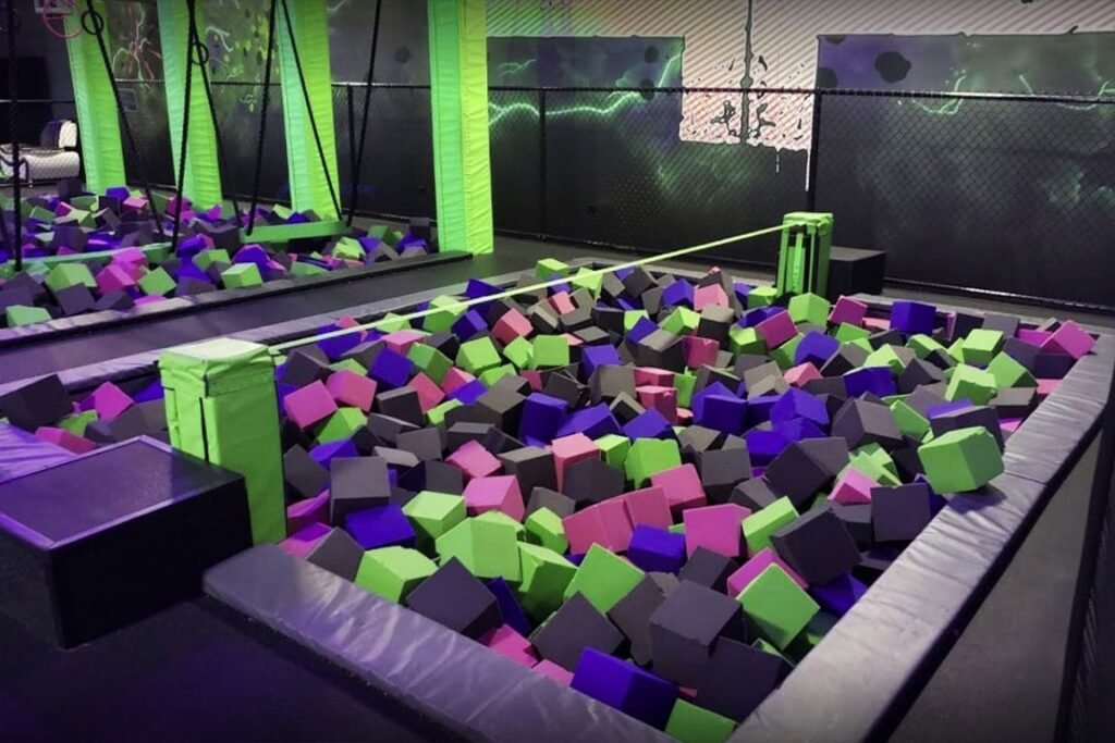 Soft foam pit for safe and fun jumps at Jump Giants West London Foam pit filled with soft foam cubes at Jump Giants West London Trampoline Park