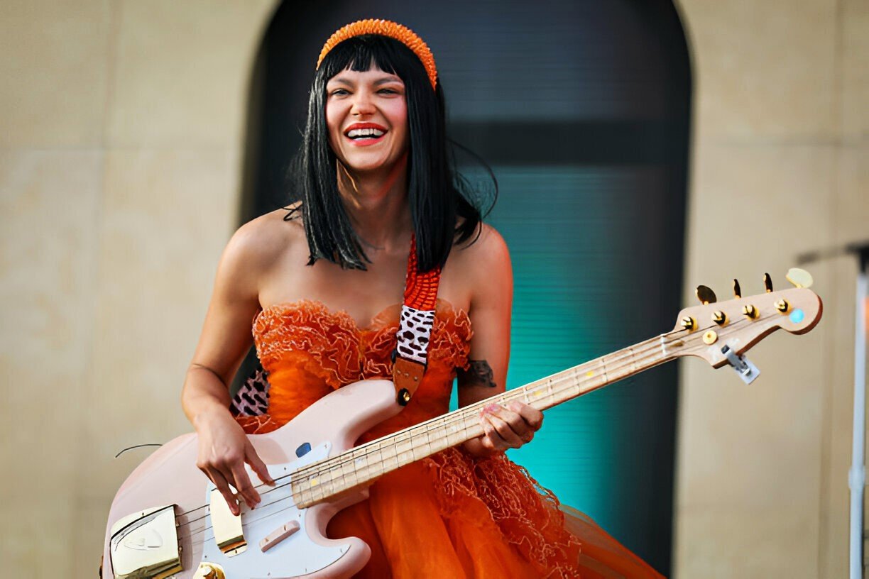 Experience Khruangbin’s hypnotic live performance at Gunnersbury Park, London, on August 15, 2025, with TV On The Radio Khruangbin captivating the London audience with their psychedelic grooves and unique stage presence at Gunnersbury Park in 2025.