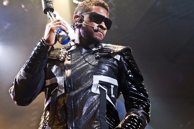 Usher London Concert 2025 – Date, Venue & Ticket Info Usher performing live at The O2 London on March 29, 2025, during his Past Present Future Tour.