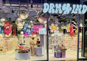 DIY accessories at DRM-LND London, create custom phone cases, keychains, and jewellery.